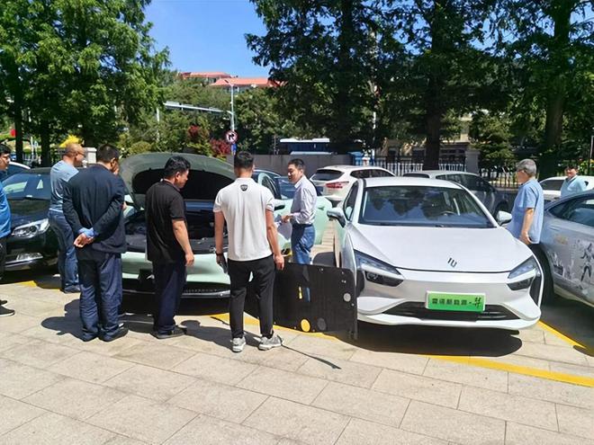 威海市交通运输事务服务中心积极开展新一轮巡游出租汽车新车型核验工作(图2)
