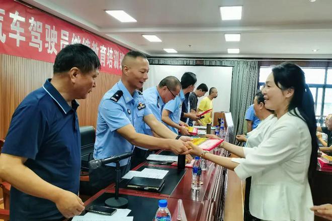 大理市巡游出租汽车在岗驾驶员继续教育培训开班(图2)