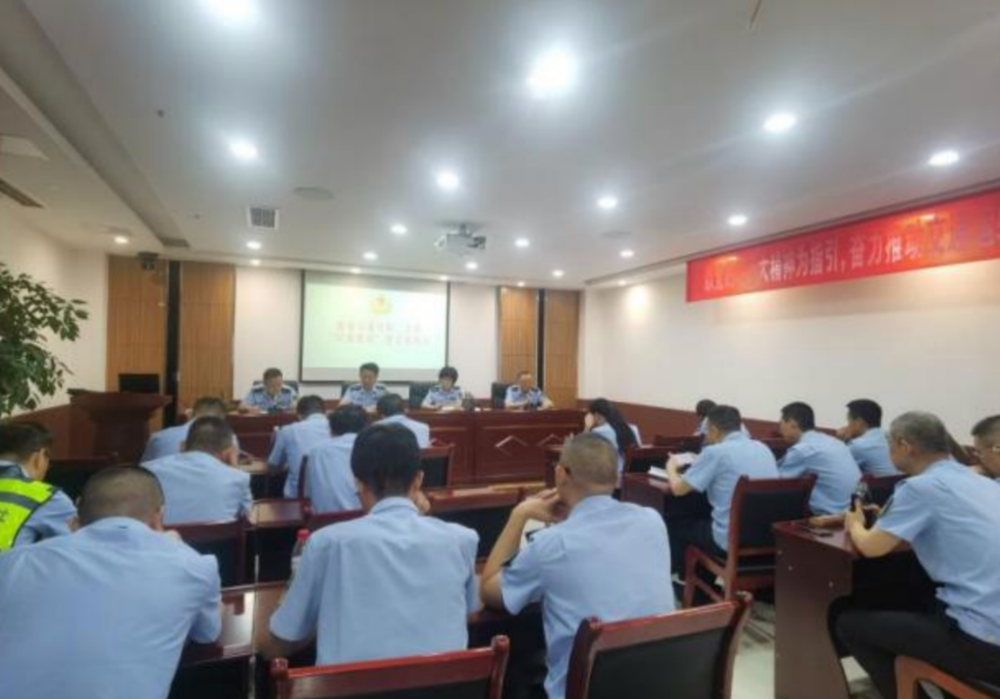 重庆交通执法部门持续开展巡游出租车汽车服务质量提升专项整治行动(图1)
