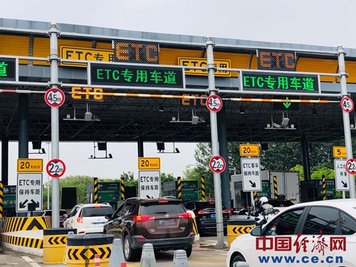 kaiyun入口：自驾游市场国庆再攀高峰行业堵点有待畅通(图1)