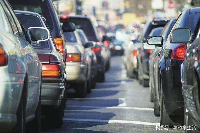 广州发布网约车租赁合同规范倡议还给出了合同范本(图1)