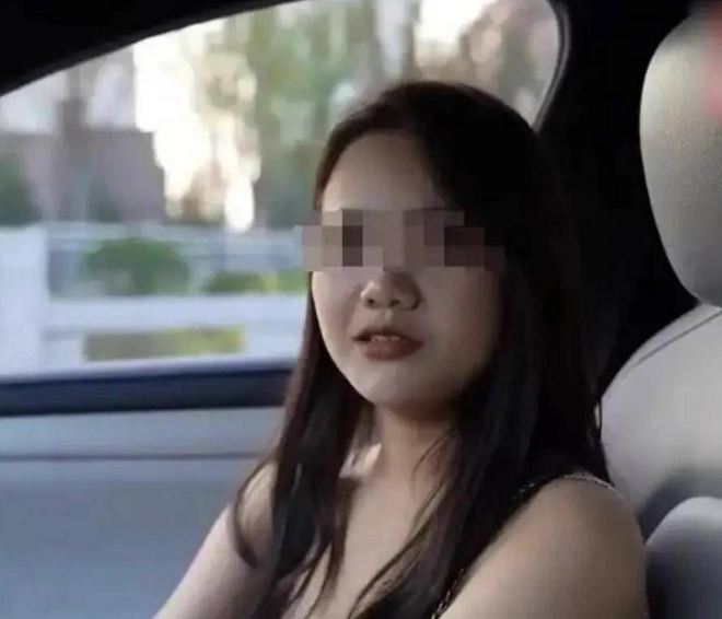 小米su7成色情片道具车主：车内依旧弥漫着一股子“诡异”的气味(图2)