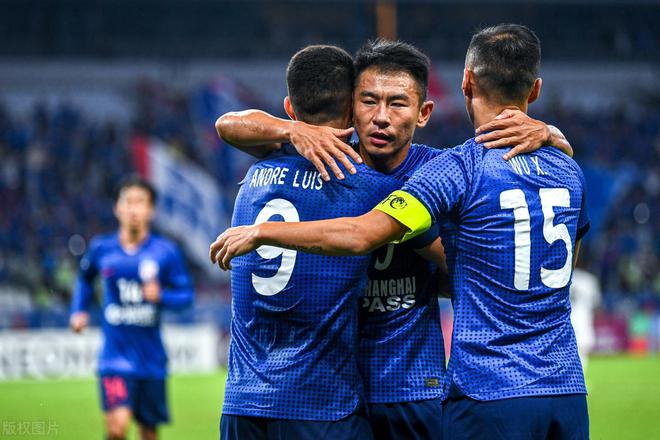 太吓人！申花国脚遭撞头昏厥翻白眼失去意识公布最新伤情(图3)