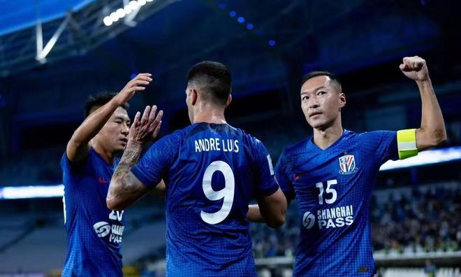 太吓人！申花国脚遭撞头昏厥翻白眼失去意识公布最新伤情(图4)