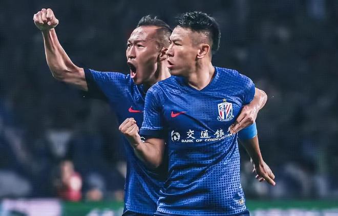 太吓人！申花国脚遭撞头昏厥翻白眼失去意识公布最新伤情(图5)