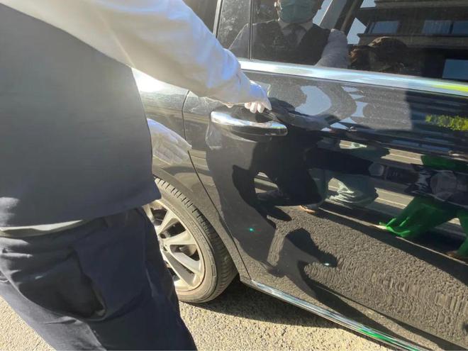 kaiyun网站：滴滴豪华车包车单来了！司机一单“封神”这才是网约车的天花板！(图2)