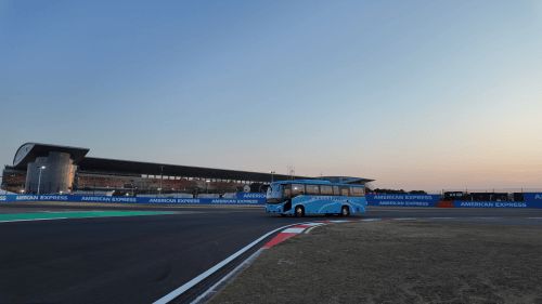 kaiyun网站：中国智造“绿”动极速盛宴！苏州金龙新V系纯电客车护航F1大奖赛(图4)