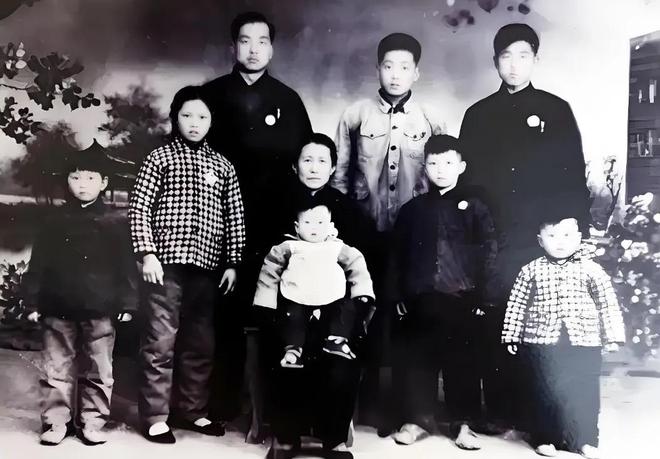 那个为汶川地震捐款一亿的百亿富豪因为身体透支45岁便去世了(图4)