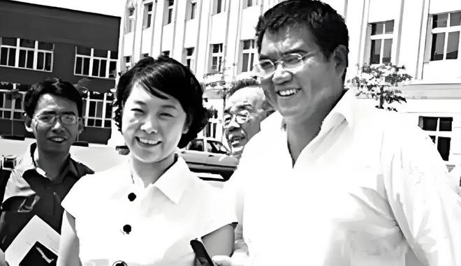 那个为汶川地震捐款一亿的百亿富豪因为身体透支45岁便去世了(图9)