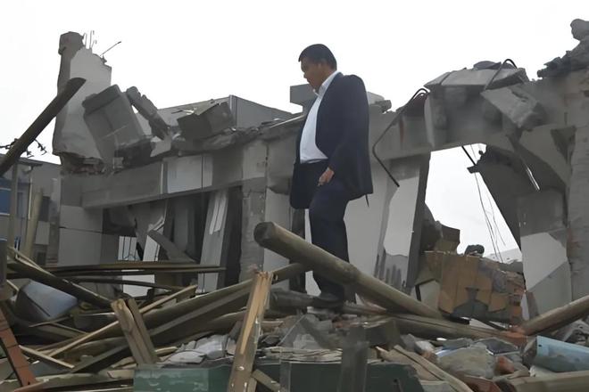 那个为汶川地震捐款一亿的百亿富豪因为身体透支45岁便去世了(图16)