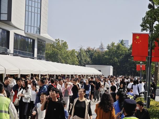 越黑越红！端午节胖东来外地游客爆满终于知道为啥走不出河南了(图9)