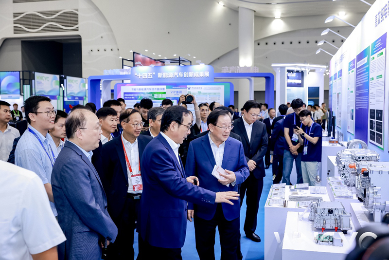 kaiyun网站：多重优势叠加海南发力全球新能源汽车制造与贸易枢纽(图1)