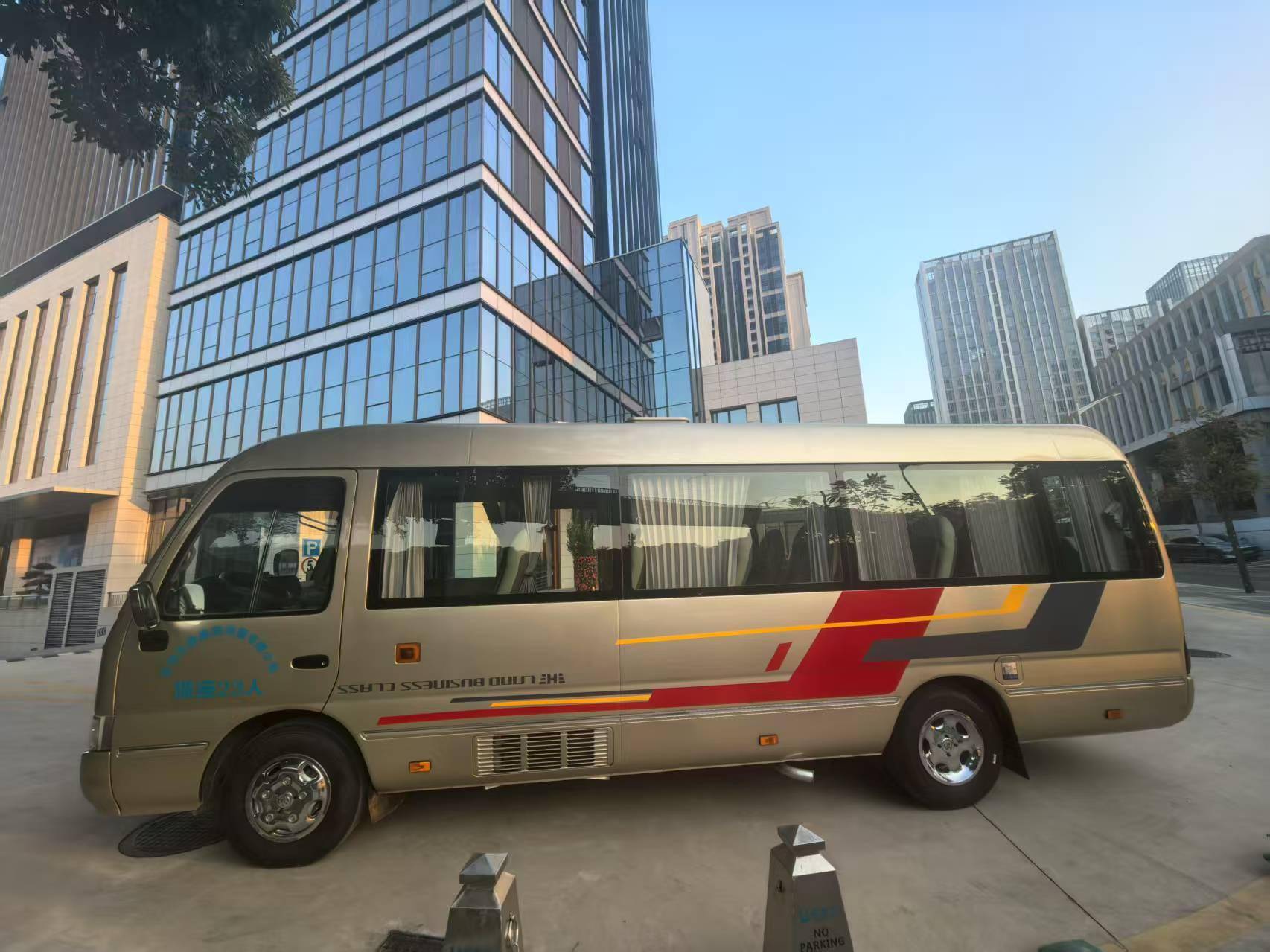 kaiyun入口：TOP隆吉达汽车租赁服务有限公司：商务包车中巴车包车商务会议考斯特全场景出行解决方案优选(图1)