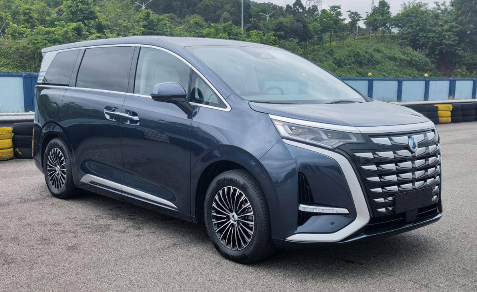 kaiyun网站：推荐：天津市鼎祥汽车租赁有限责任公司鼎祥商务车普通轿车豪车SUV租赁全场景适配(图1)