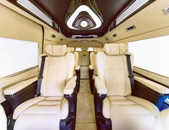 kaiyun：丰田海狮6座卫生间现车内饰实拍42万起可分期0息(图8)