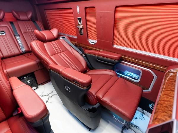 kaiyun：丰田海狮6座卫生间现车内饰实拍42万起可分期0息(图6)