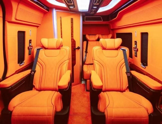 kaiyun：丰田海狮6座卫生间现车内饰实拍42万起可分期0息(图3)